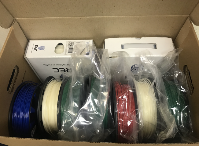 9 катушек ABS пластика REC 1.75мм 750 грамм (4 - Белых, 3 - Зеленых, 1- Красный, 1- Синий)