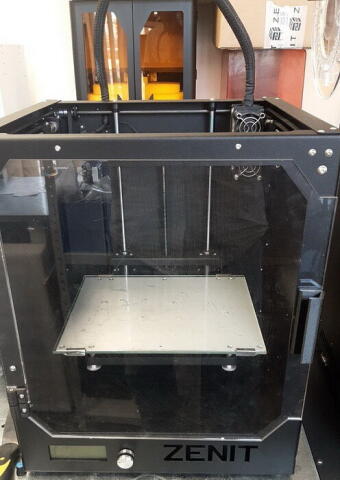 Продам 3D принтер Zenit б/у с потертостями