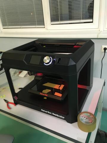 Продам MakerBot Replicator 5th
