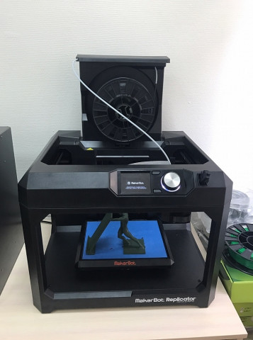 Продаю 3D принтер Maker Bot Replicator 5 Gen