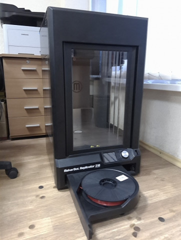 Продаем 3D-принтер MakerBot Z18