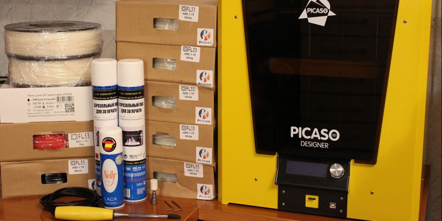 Продам 3D принтер Picaso 3D Designer на гарантии с 10 катушками ABS пластика и лаком для фиксации детали
