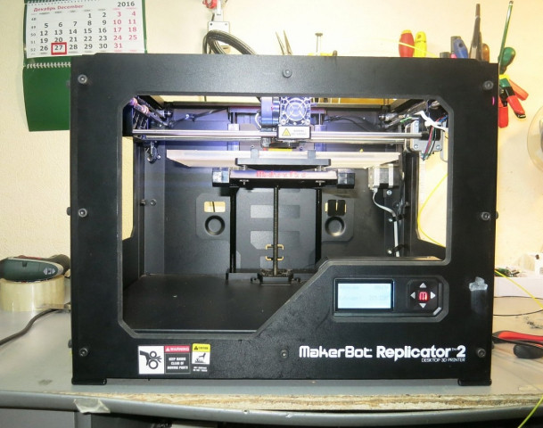 Продаем MakerBot Replicator 2