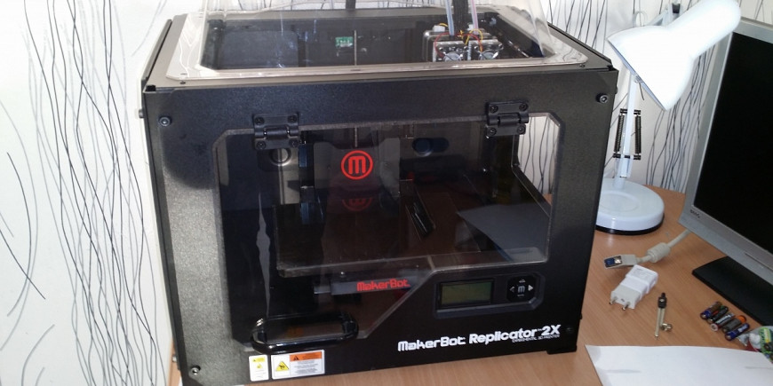 Знаменитый американский 3D Принтер MakerBot Replicator 2X 2 экструдера + 6 катушек пластика
