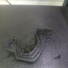 Петля бардачка митсубиси фусо правая.