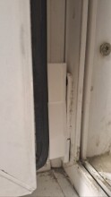 Держатель окна в открытом положении 90°