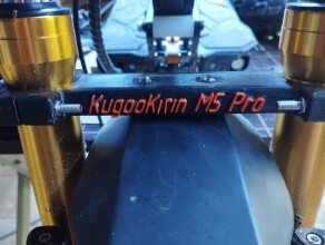 Держатель переднего крыл KugooKirin M5 Pro