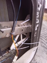 УАЗ Патриот усилитель тяги ручки задней двери