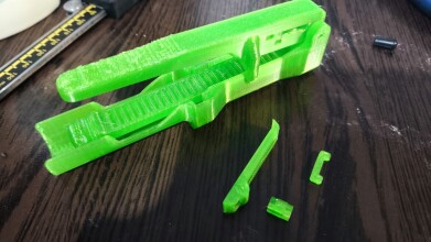 Диспенсер (давилка) для флюса