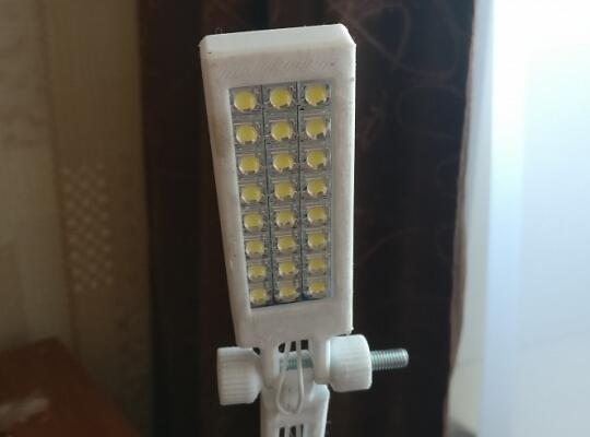 Настольная лампа на модуле из 24 светодиодов "пиранья" 12В