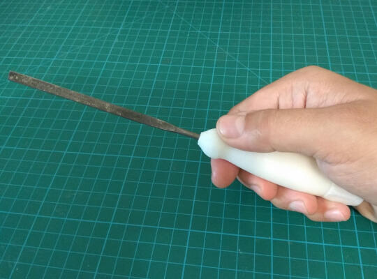 Ручка-зажим для надфиля или скребка