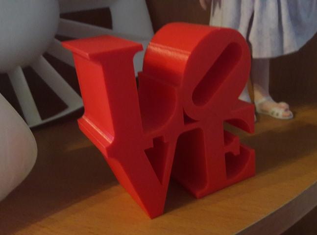 Скульптура LOVE