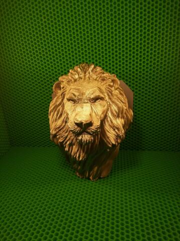 Настенная модель головы льва