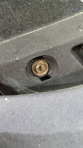 Заглушка крепления вентиляционной решетки Mazda E016-50-796