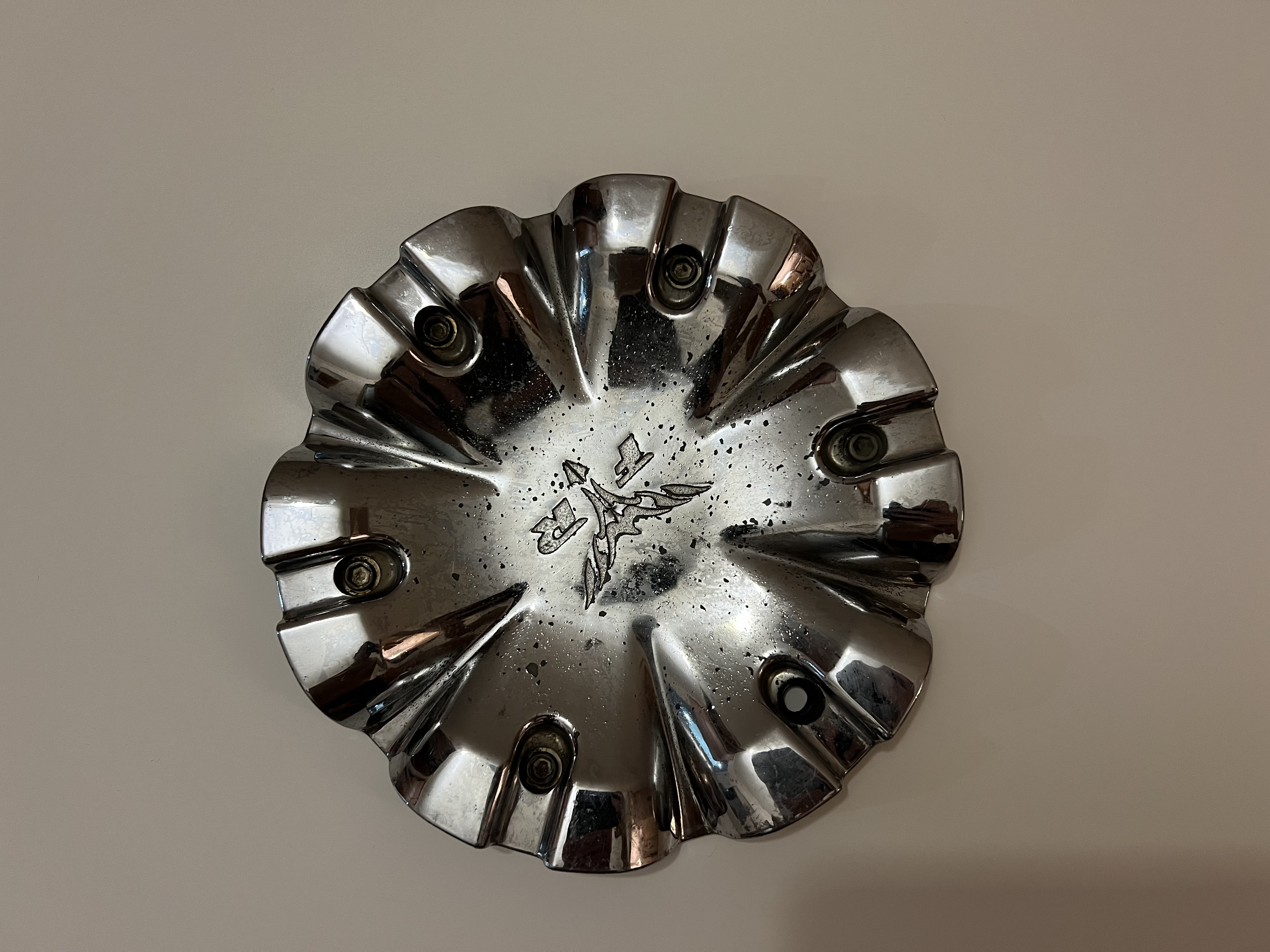 Необходимо смоделировать заглушку колесного диска для 3D печати