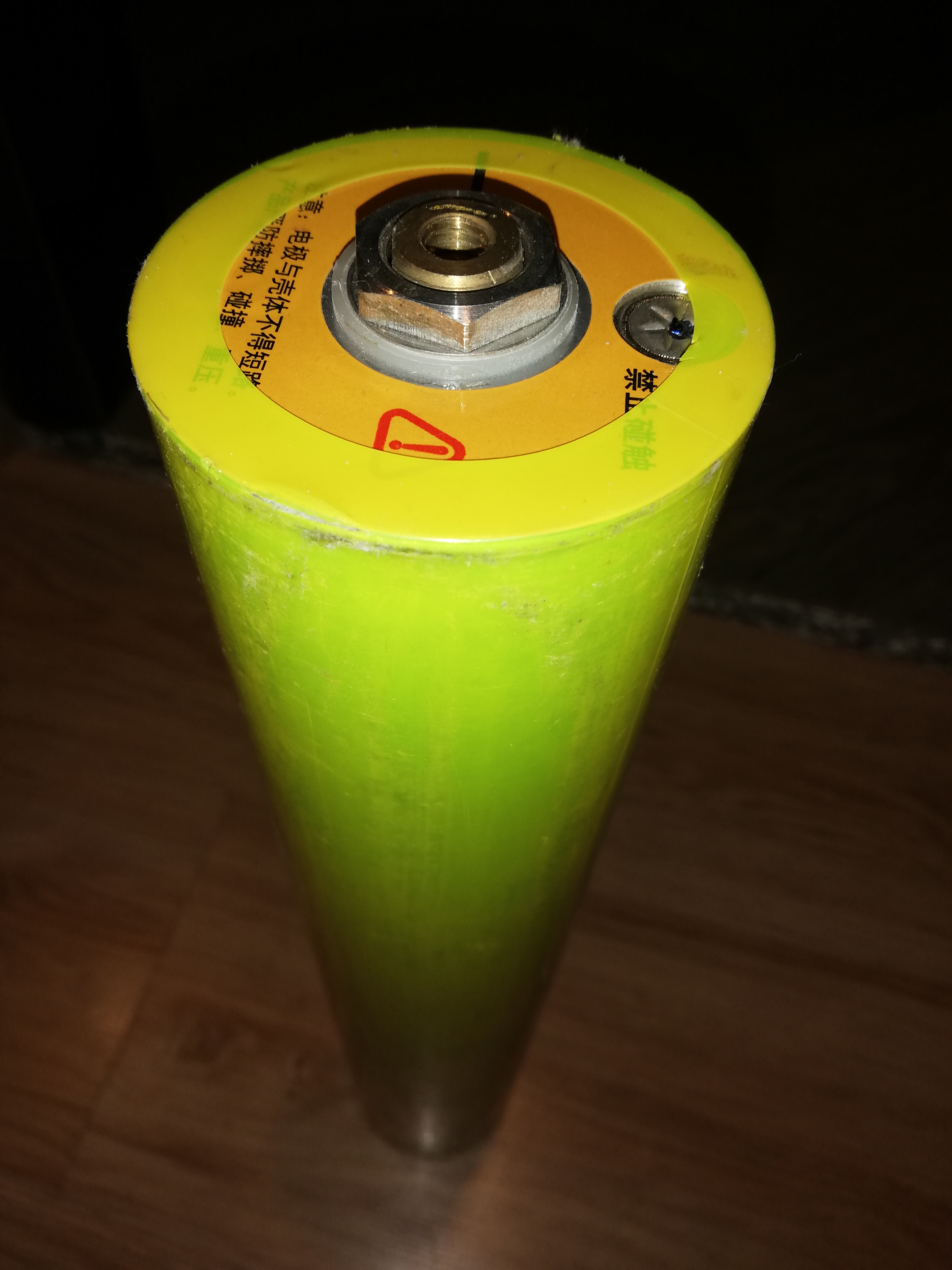 Требуется модель кронштейна для крепления цилиндра на стену.. Требуется модель кронштейна для крепления цилиндра на стену..