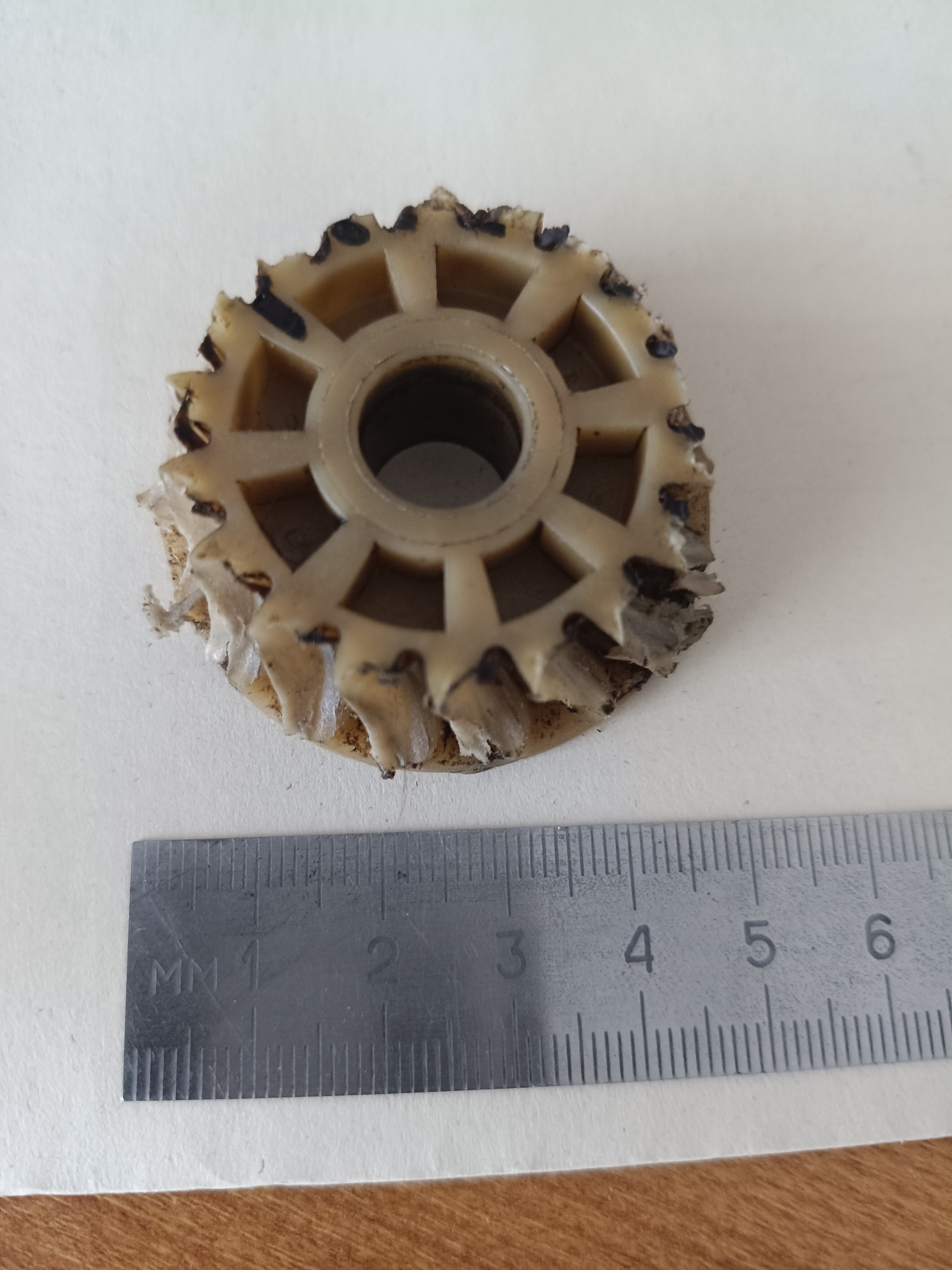 Шестерня для редуктора привода вращения колес газонокосилки Интерскол ГКБ-44/150С