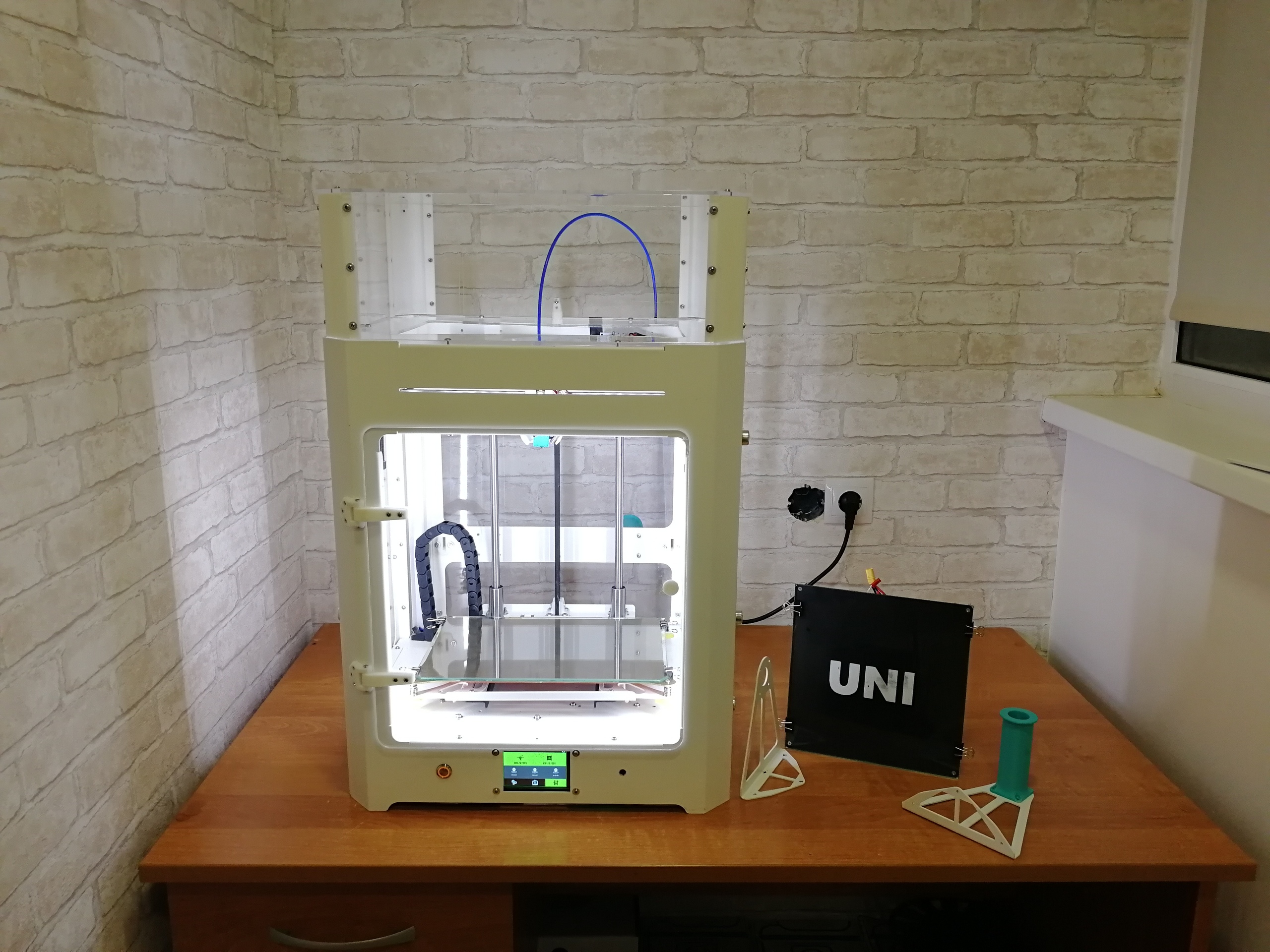 Продам 3d принтер UNI 2 White