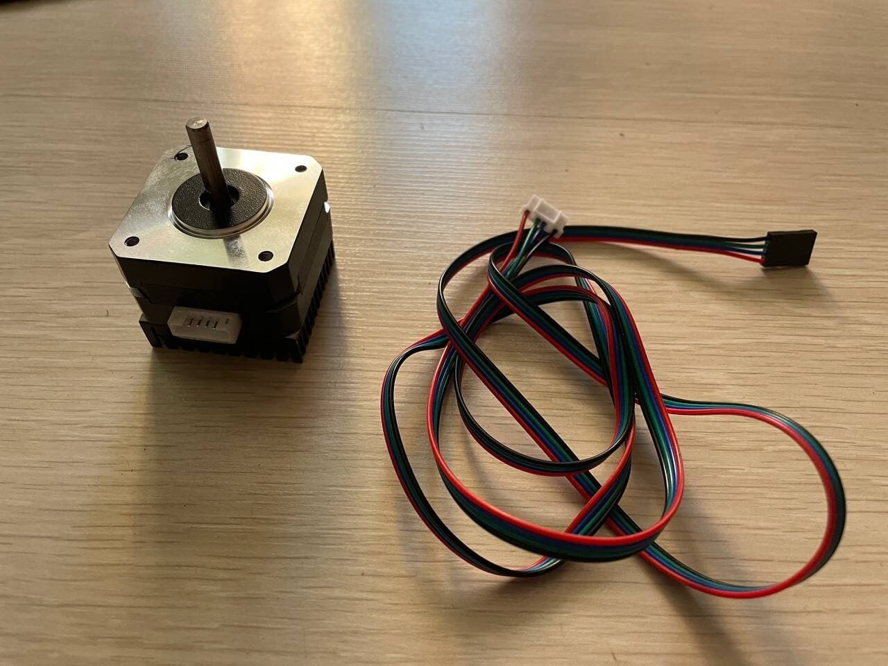 Шаговый двигатель 17HS2023 на 1А