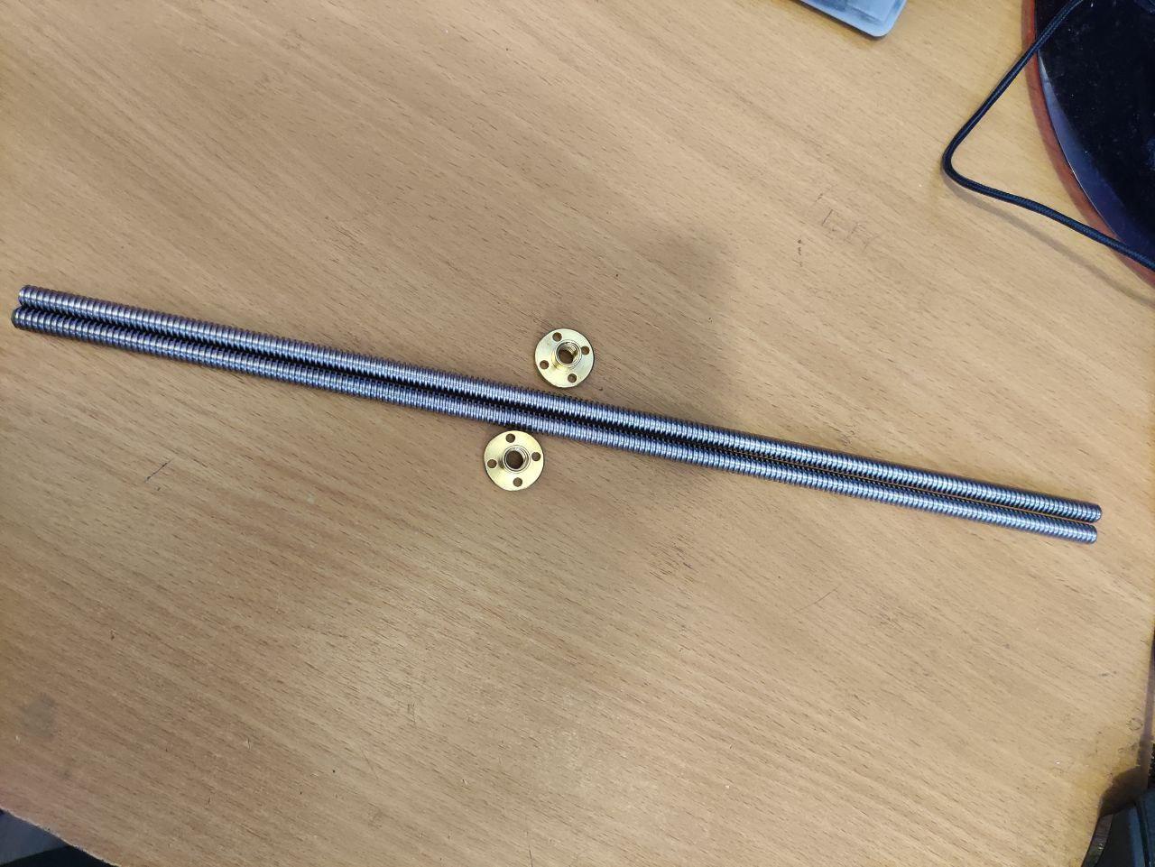 Однозаходные винты Т8. Шаг 2мм. Длина 400мм.