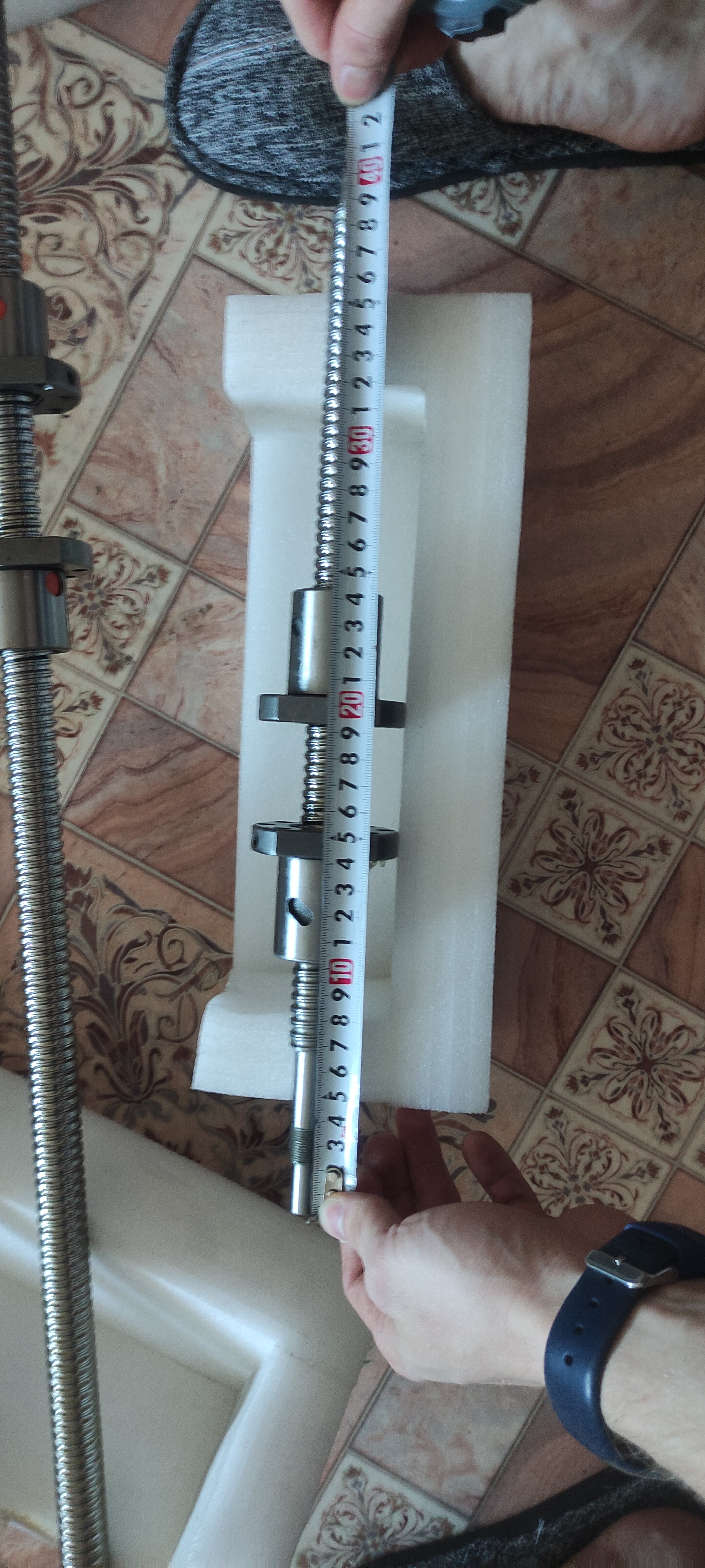 Продам ШВП SFU 2005 C7 длиной 1280мм и длиной 400мм с двумя гайками