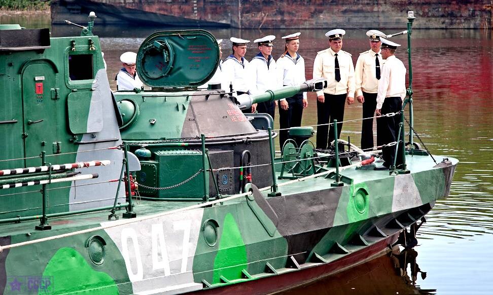 Экипаж модели катера 1204 Шмель 1:35