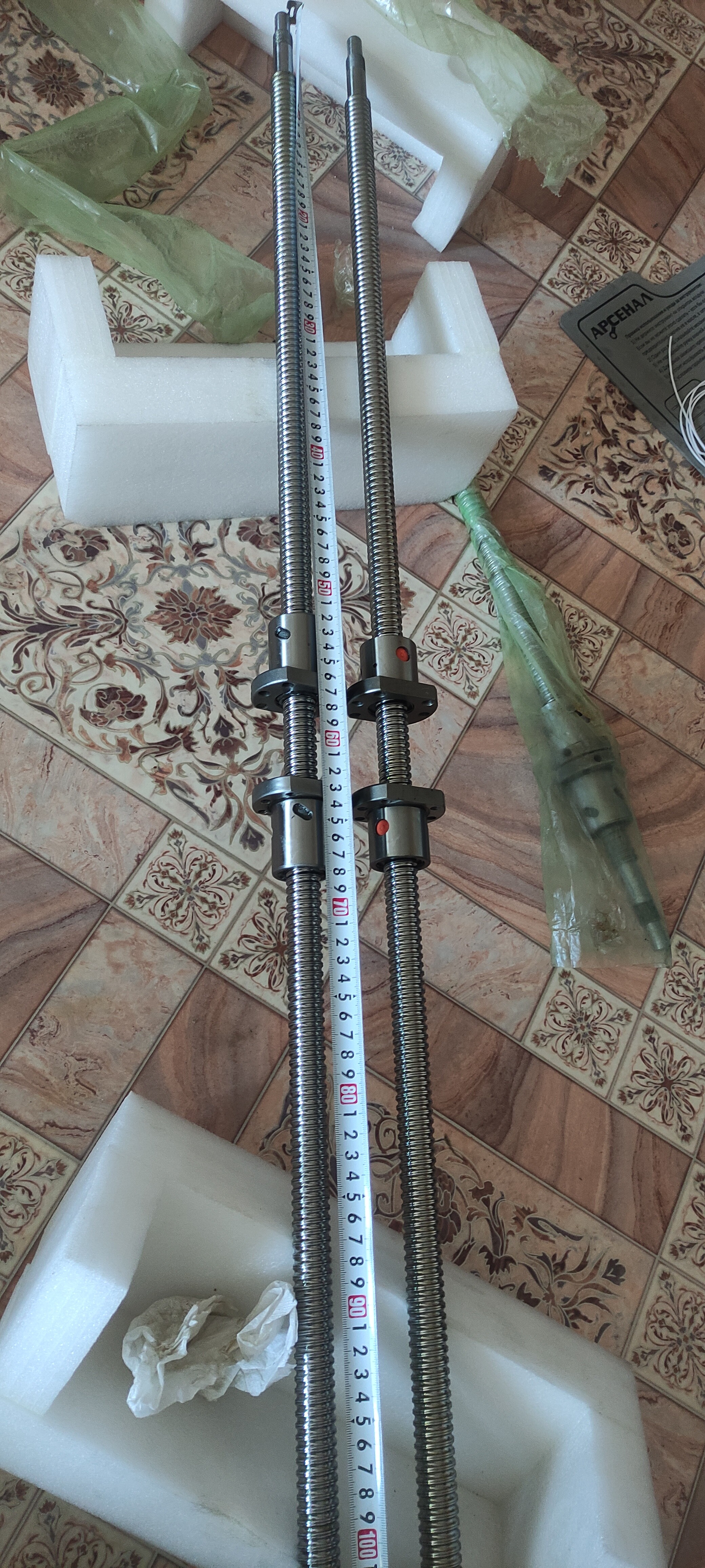 Продам ШВП SFU 2005 C7 длиной 1280мм и длиной 400мм с двумя гайками