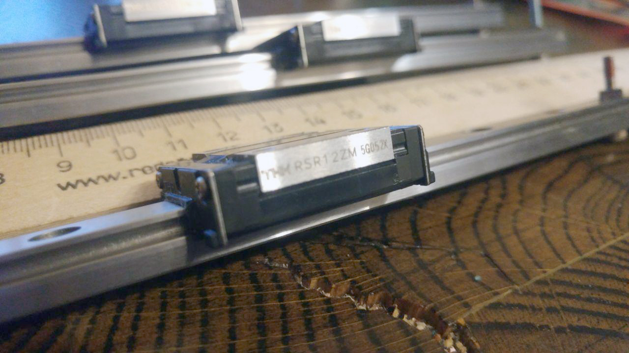 Три рельсы с каретками THK RSR12ZM на мини corexy (или еще куда)