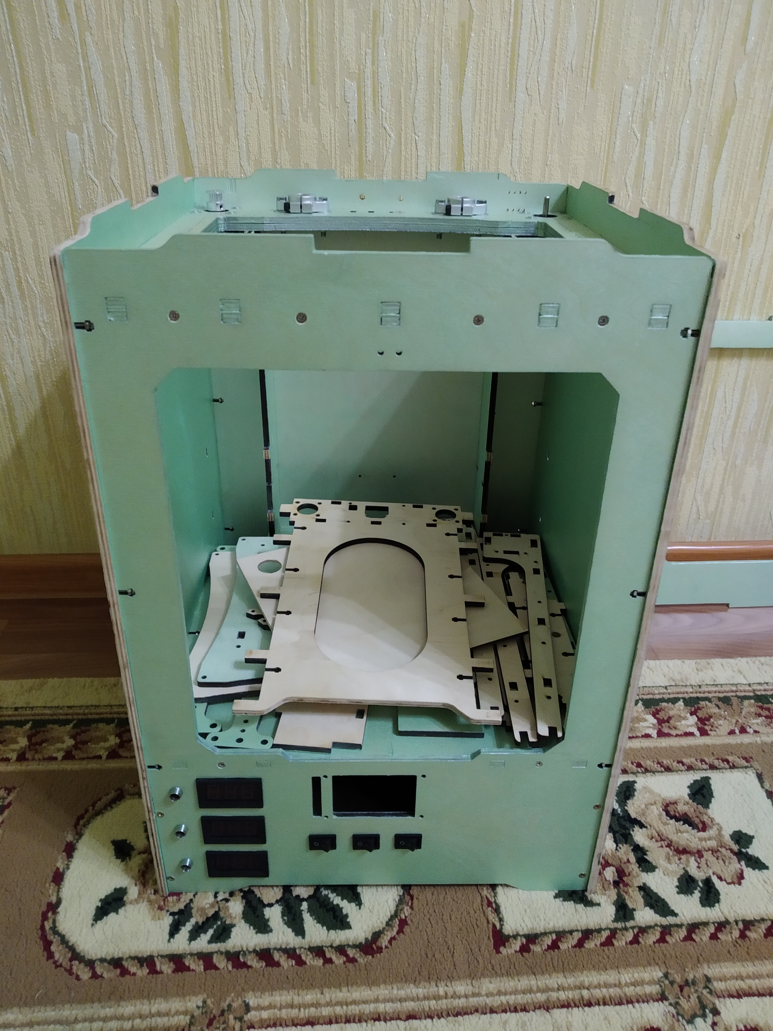 Продам корпус и зап.части