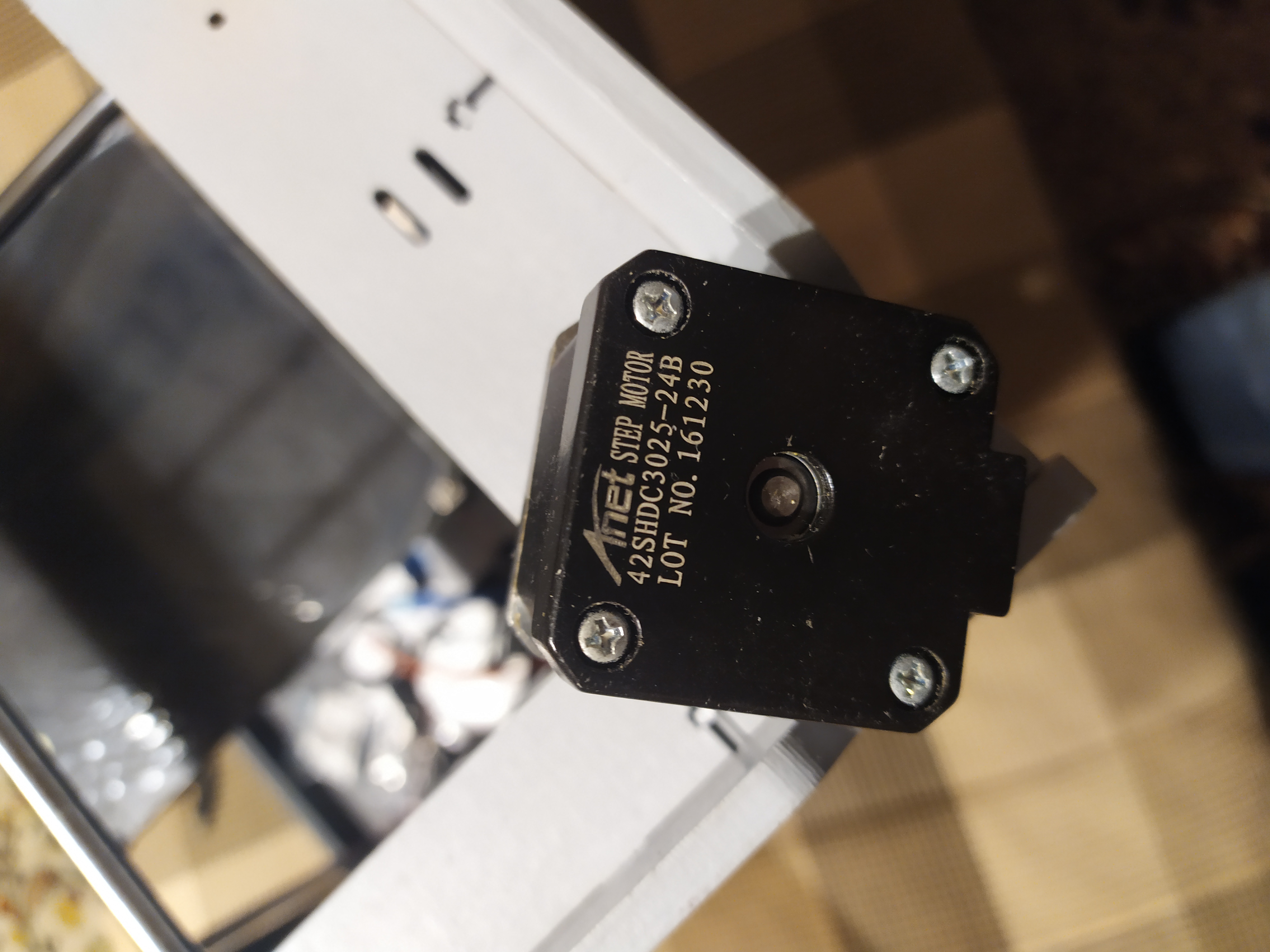 Продам ультитумбочку недострой.