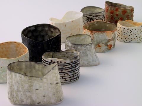 Нужно замоделить формы чашек как на приложенном фото.