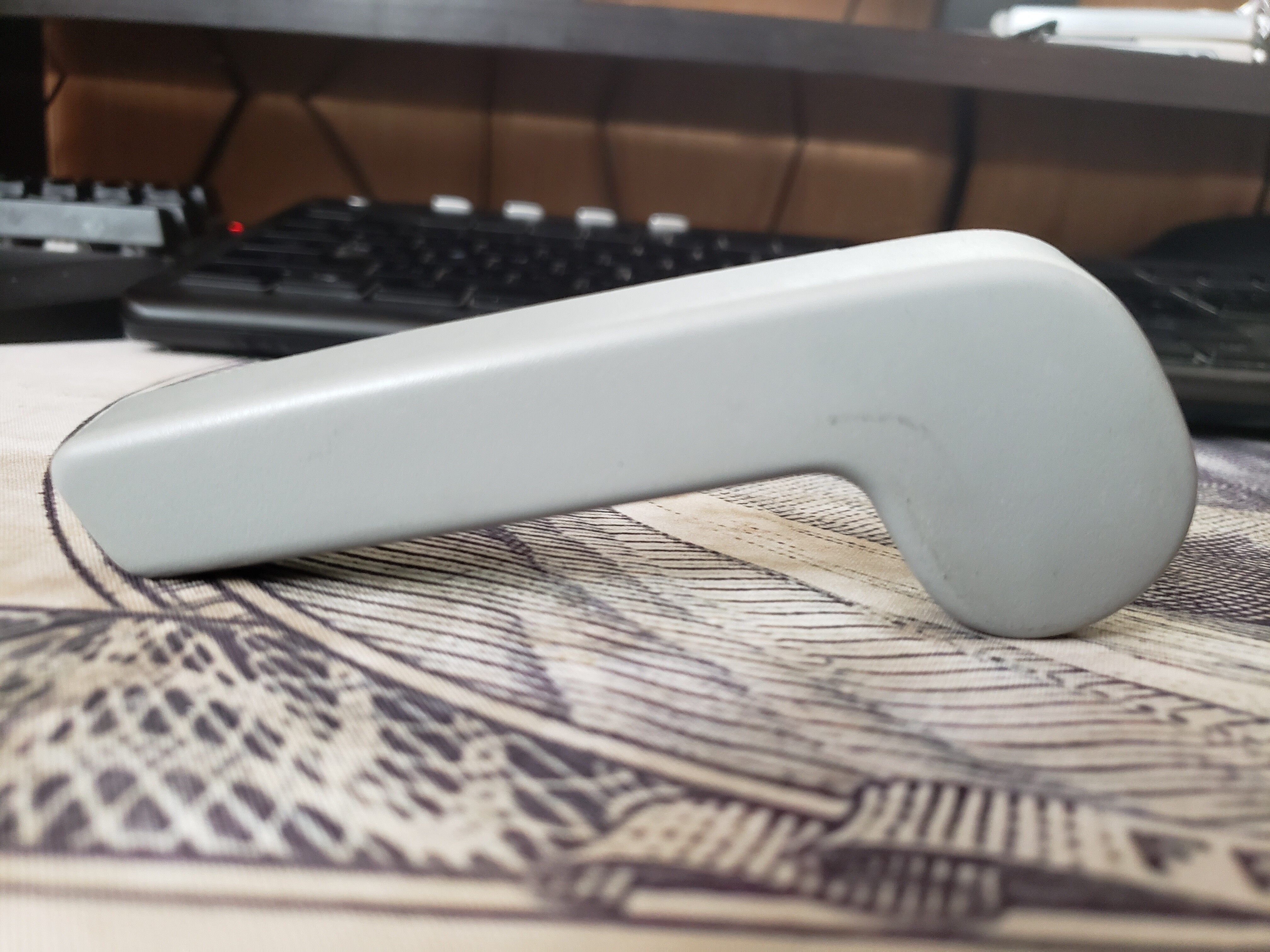 нужна модель ручки спинки седенья для Lincoln Aviator 2005. нужна модель ручки спинки седенья для Lincoln Aviator 2005.