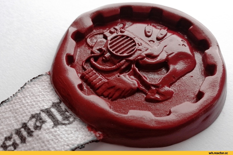 Нужна модель "Печать чистоты" WH40k с логотипом коронавируса в середине.