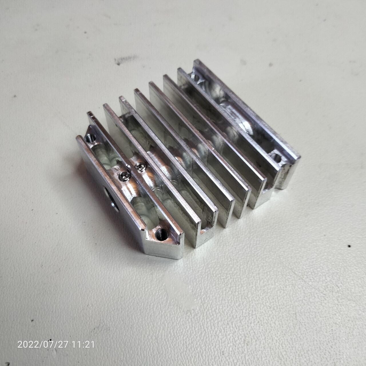 Продам радиатор ZAV/UNI под гладкие термобарьеры