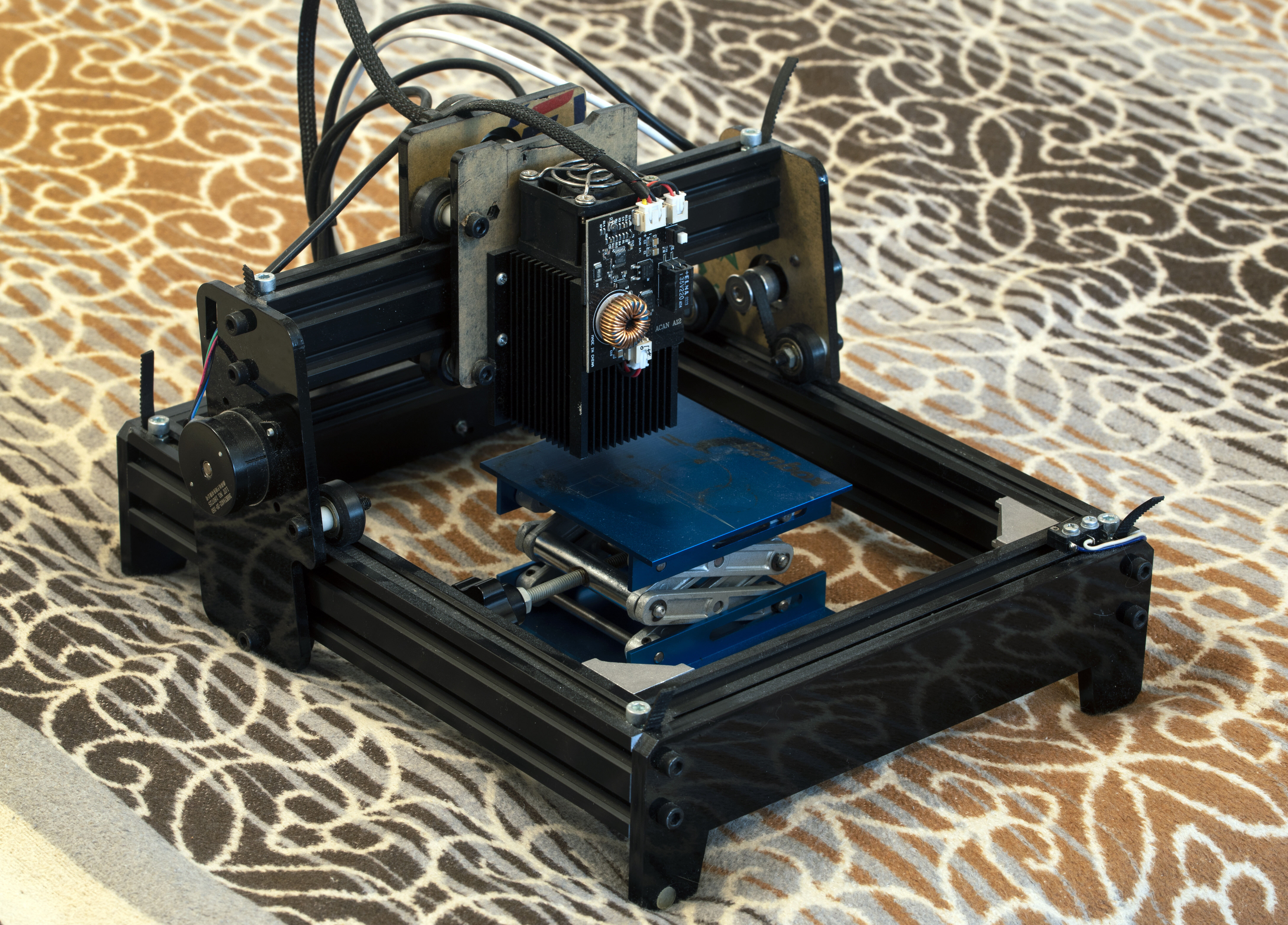 Продам лазерный гравер. Мощность лазера 7W (450 nm) пиковая 15W