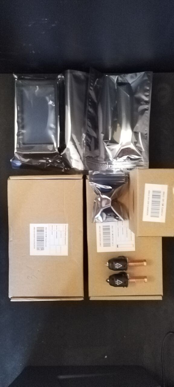 Экран, камера, сопла, шлейф