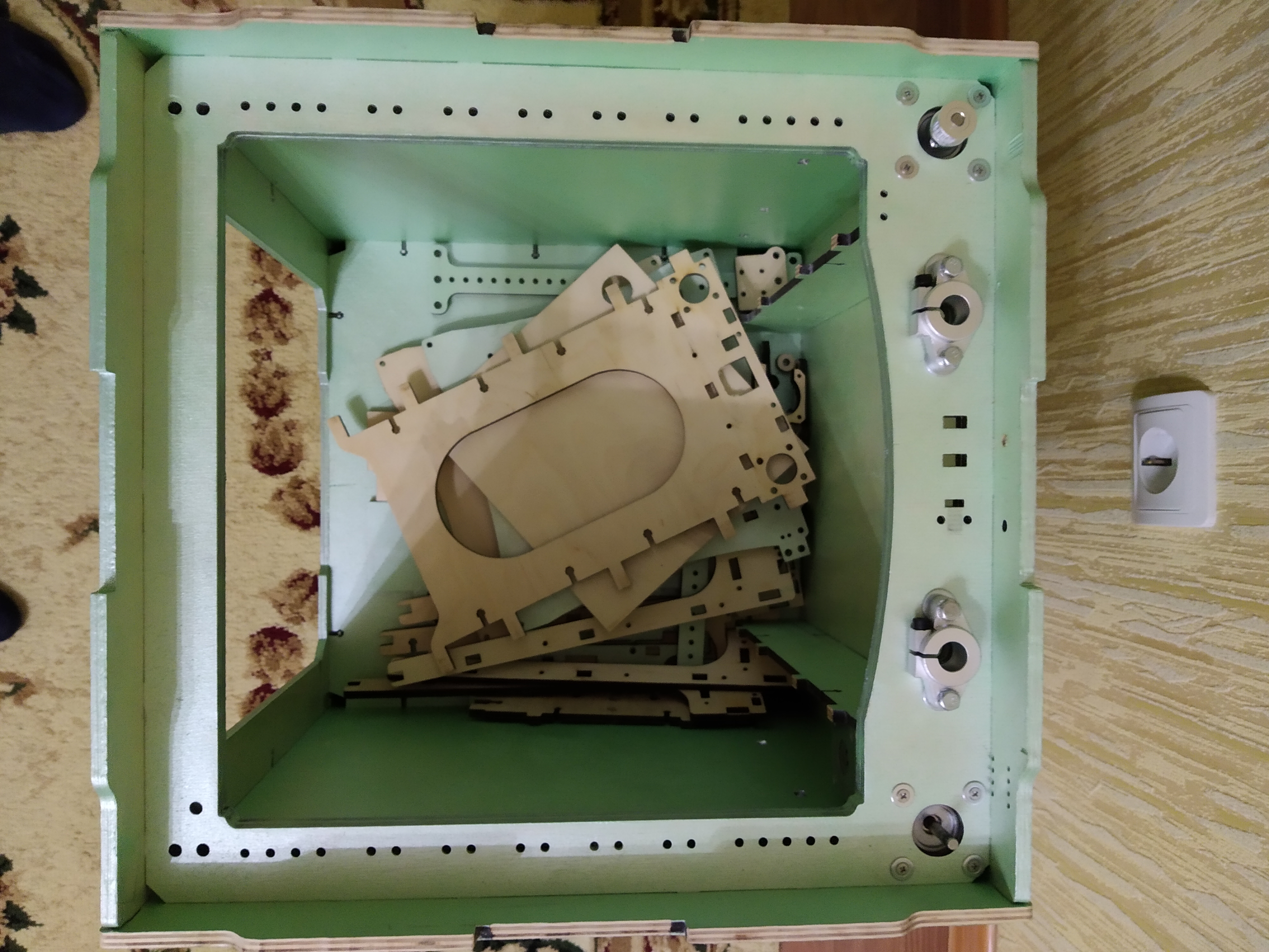 Продам корпус и зап.части