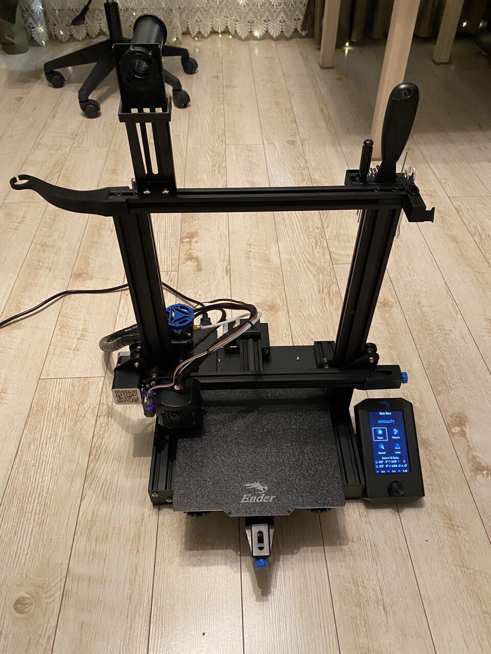 Продаю 3D принтер creality ender 3 v2