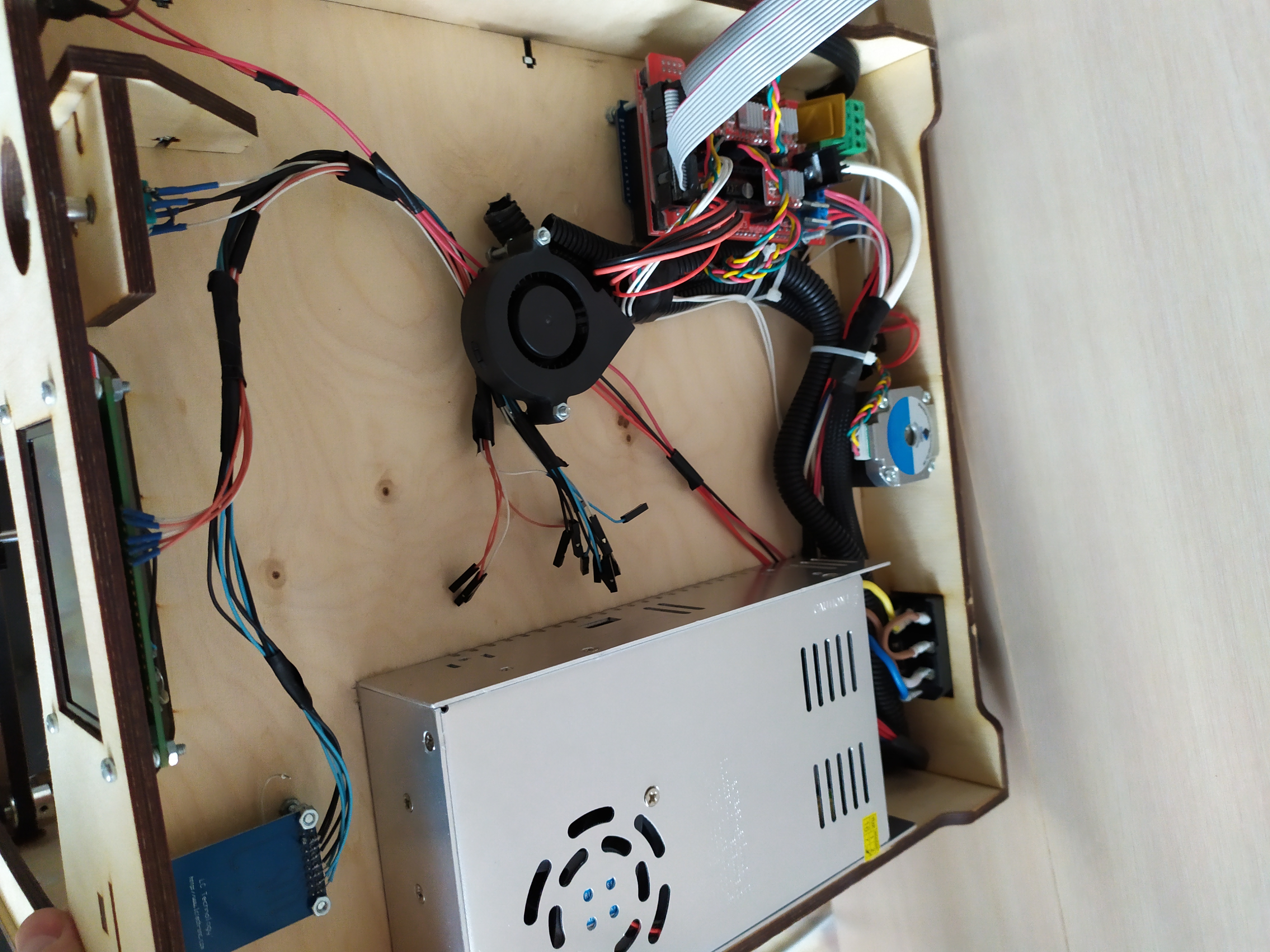 Продам 3d принтер ultimaker plastmaska edition