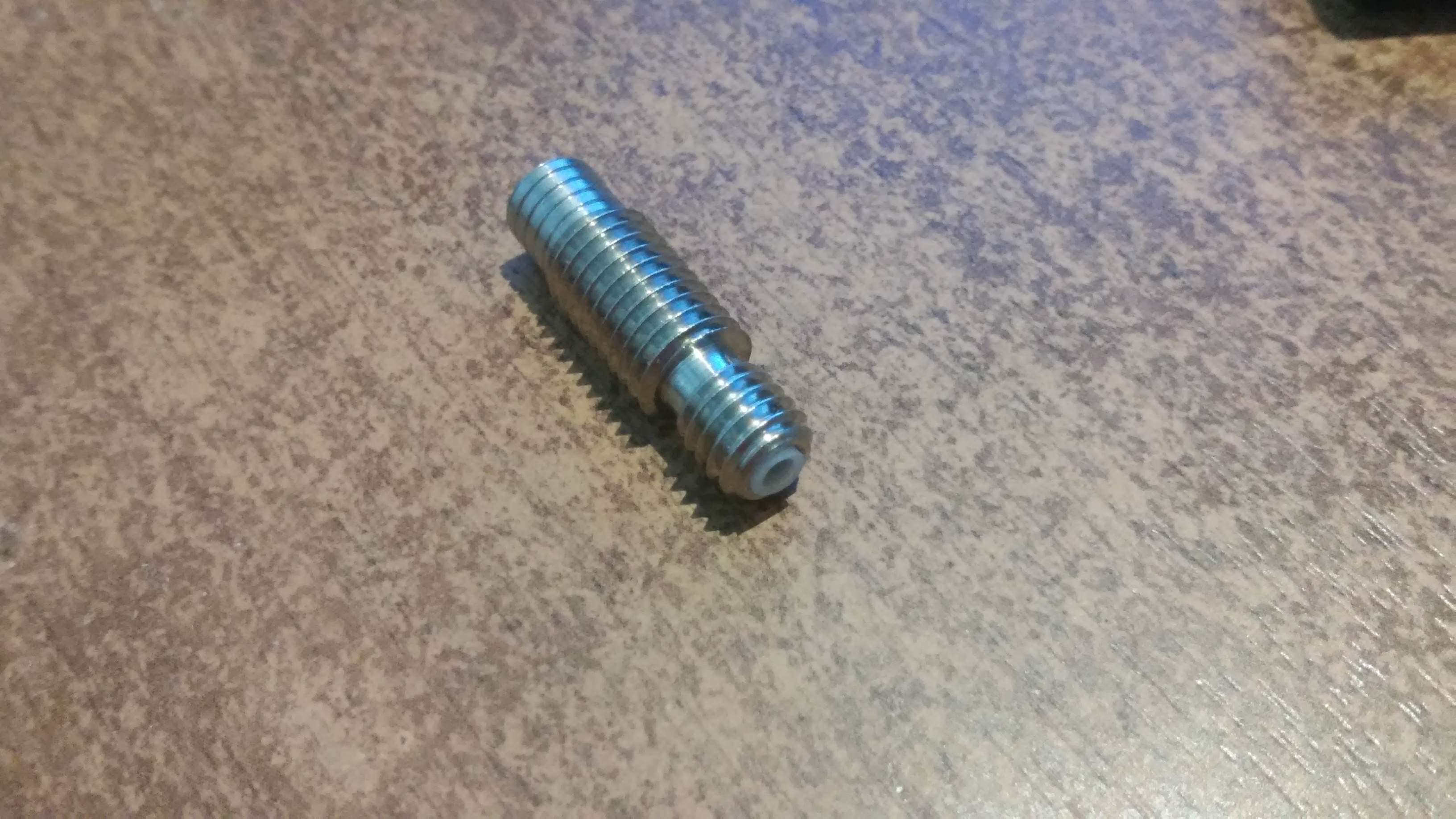 Термобарьеры под e3d v6 разные.