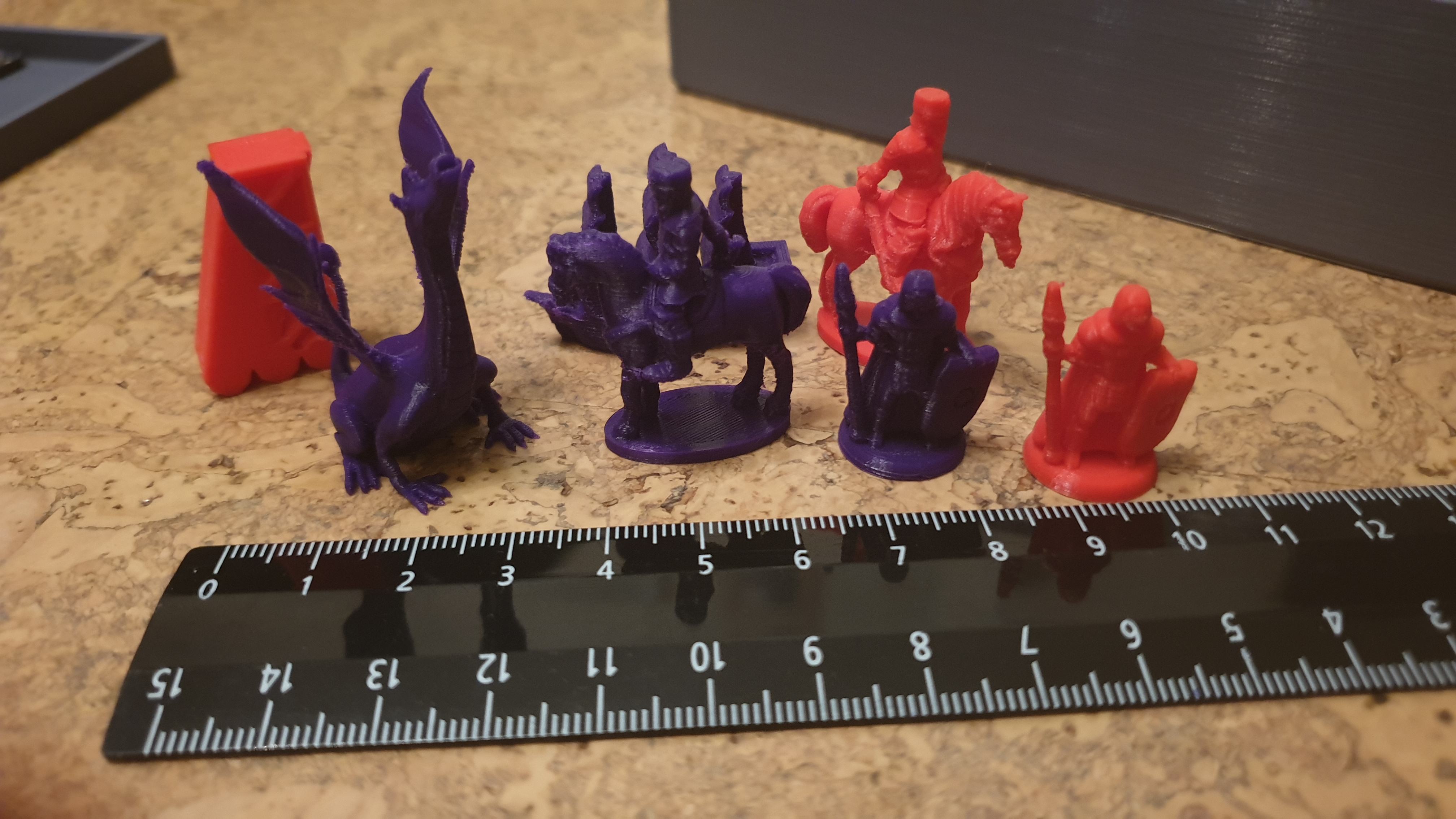 Продаю Anycubic 4Max Pro в идеальном состоянии (новый стол) + запчасти