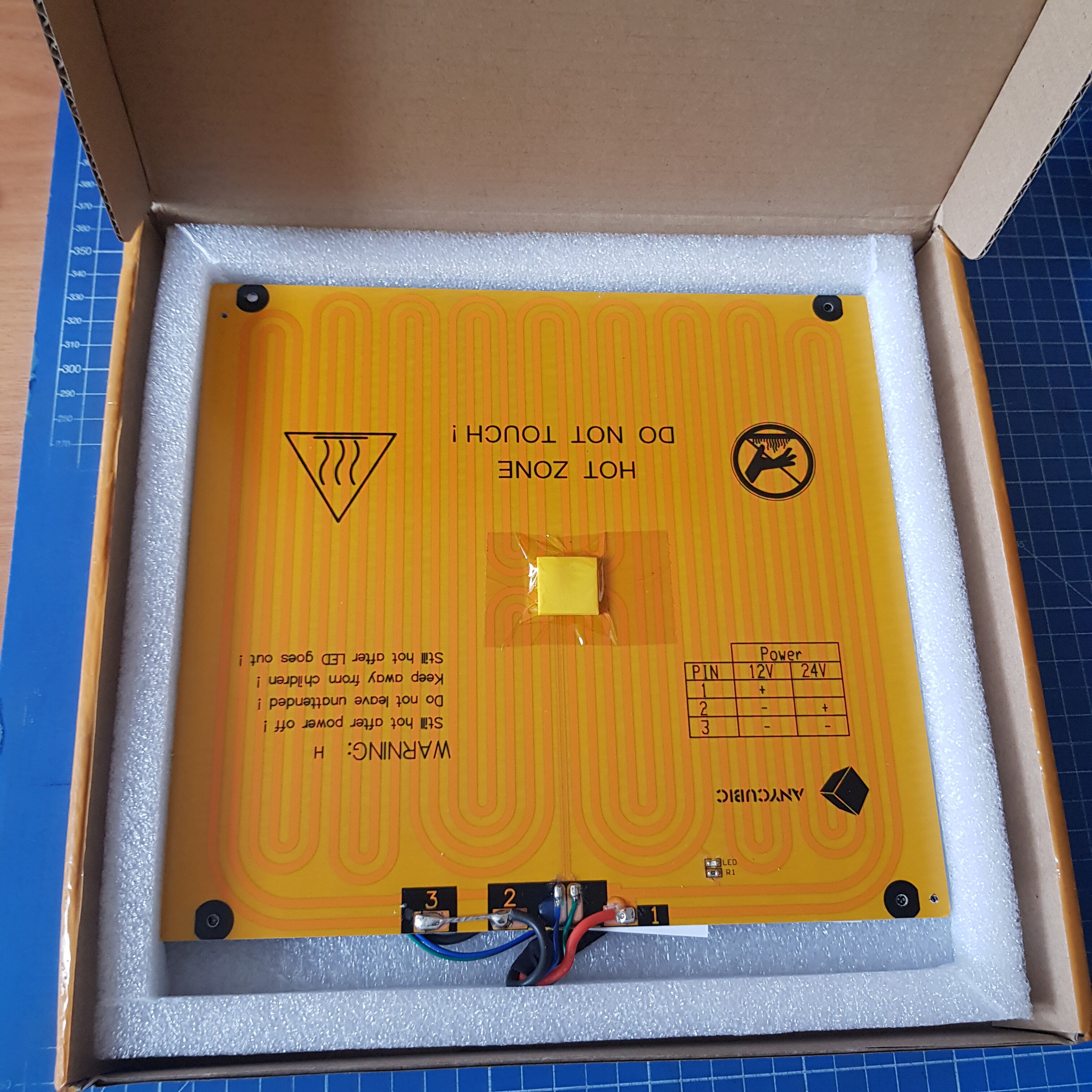 Продам ANYCUBIC Mega Pro, + стол с подогревом + лазерный гравер