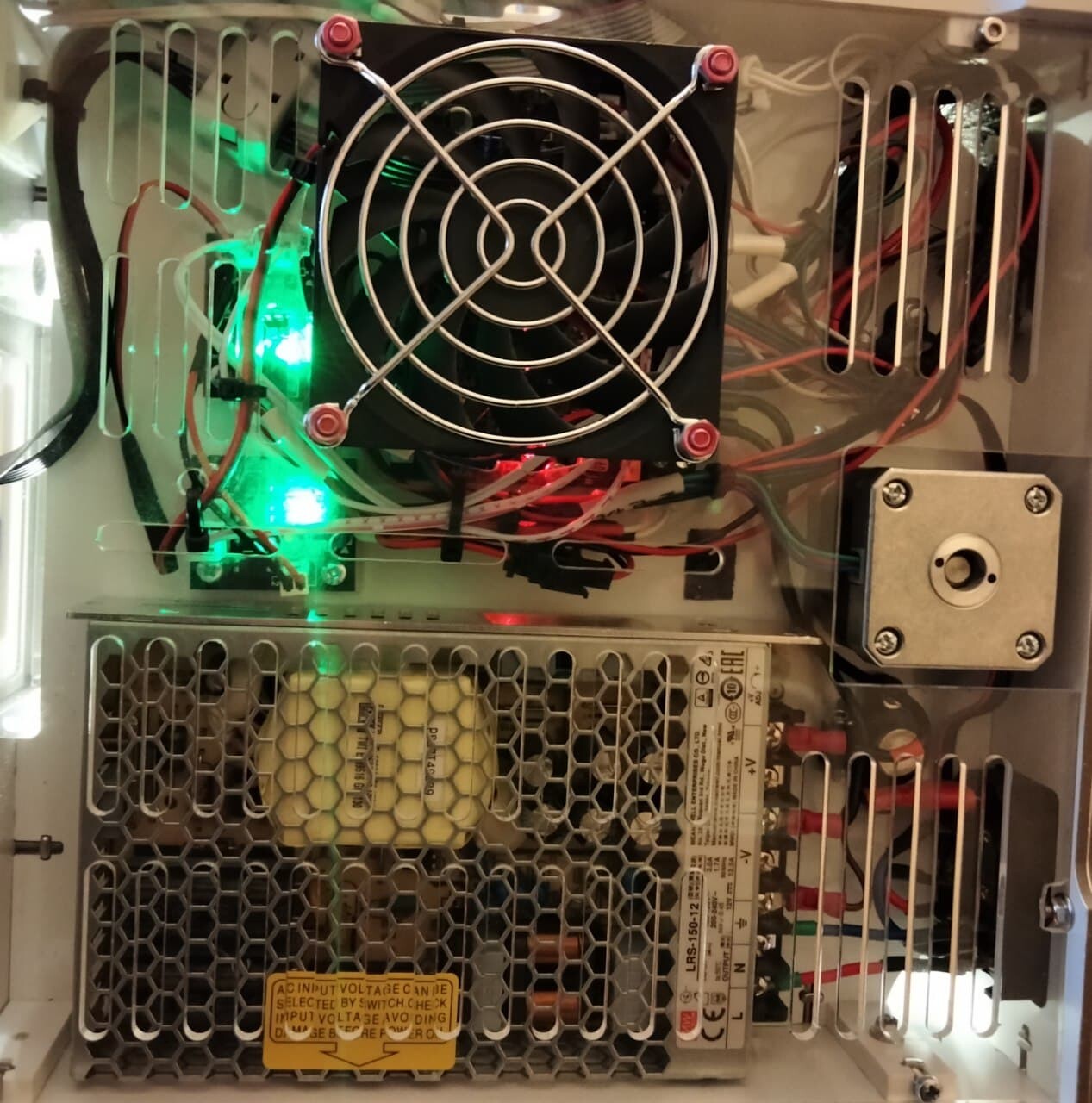 Двухканальные внешние ключи для подключения дополнительных обдувов и подсветок