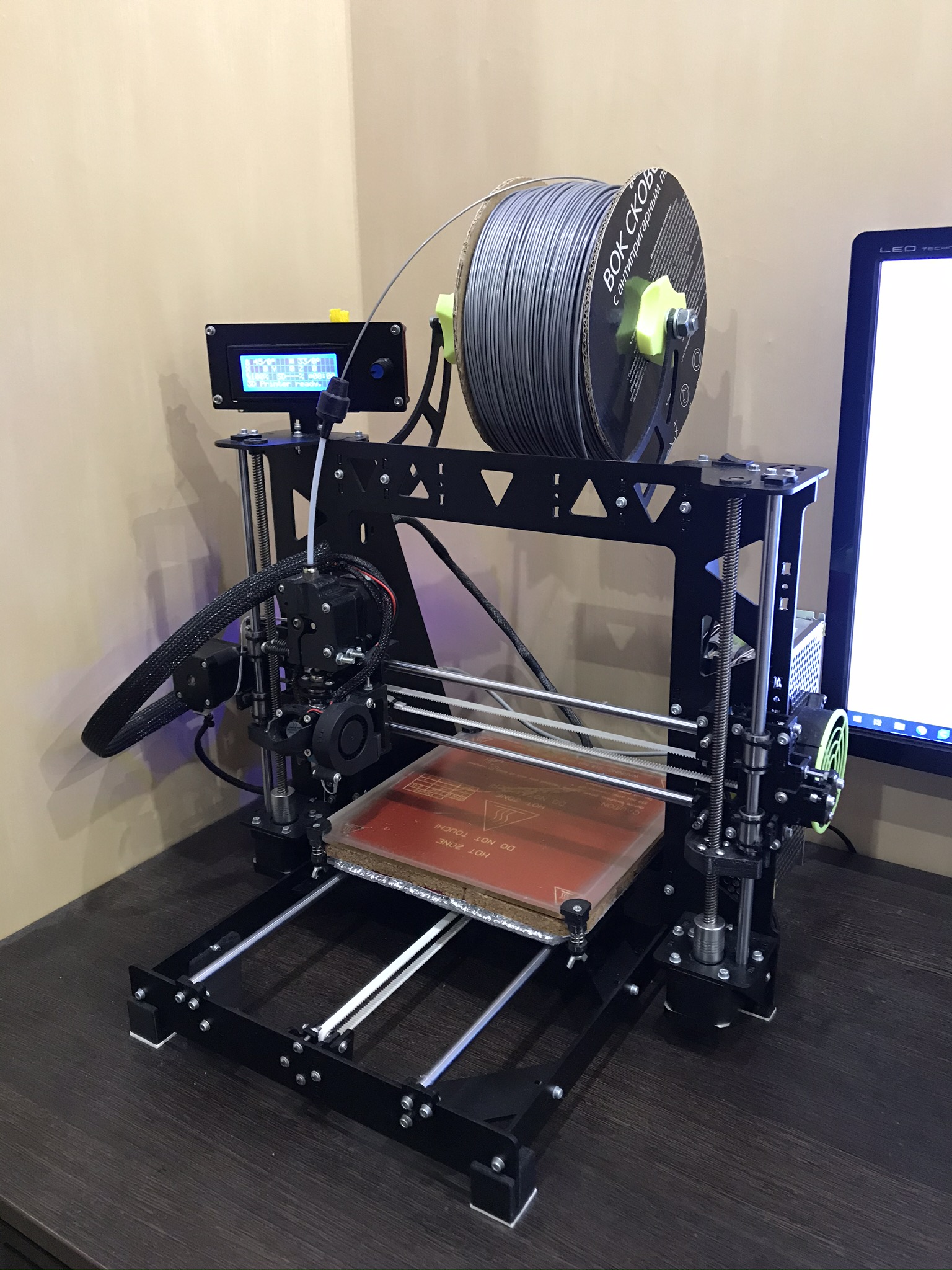 Продам Prusa i3 на стальной раме Продам Prusa i3 на стальной раме