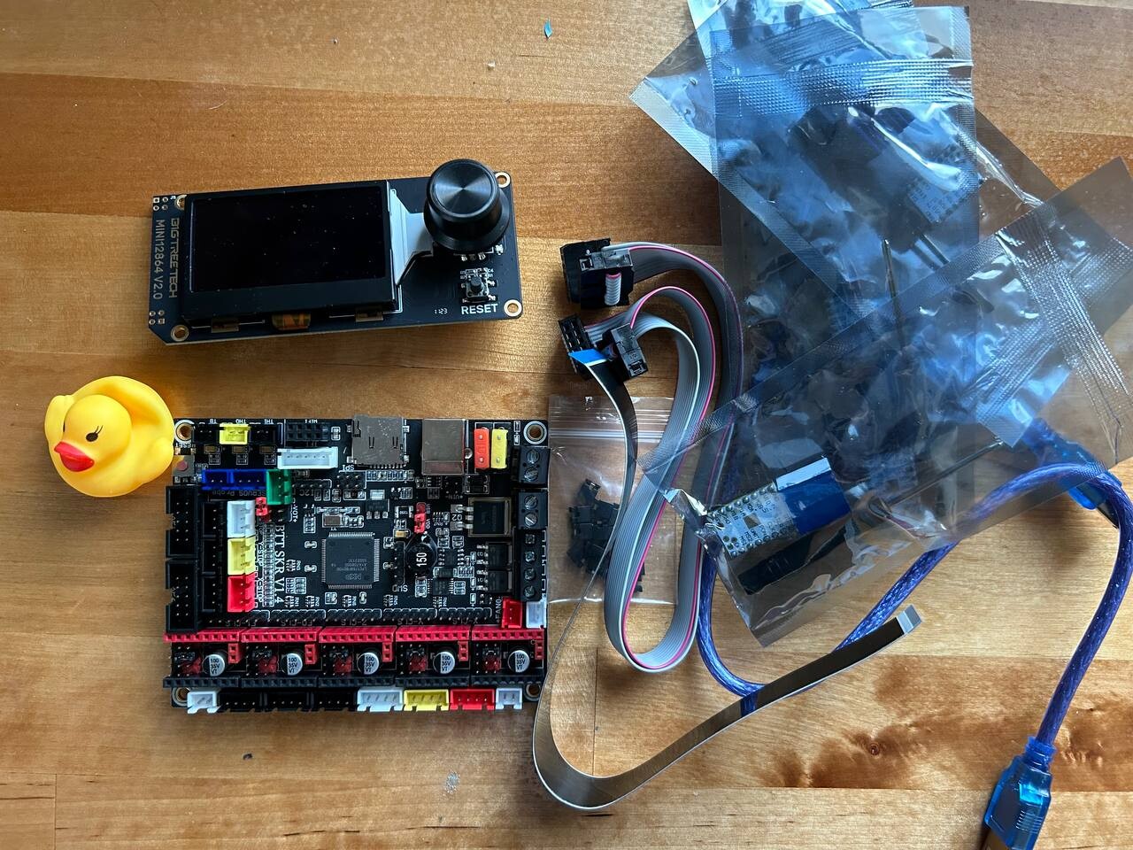 РБ. продам плату btt skr 1.4, дисплей btt 12864 v, драивера tmc2208 и уточка