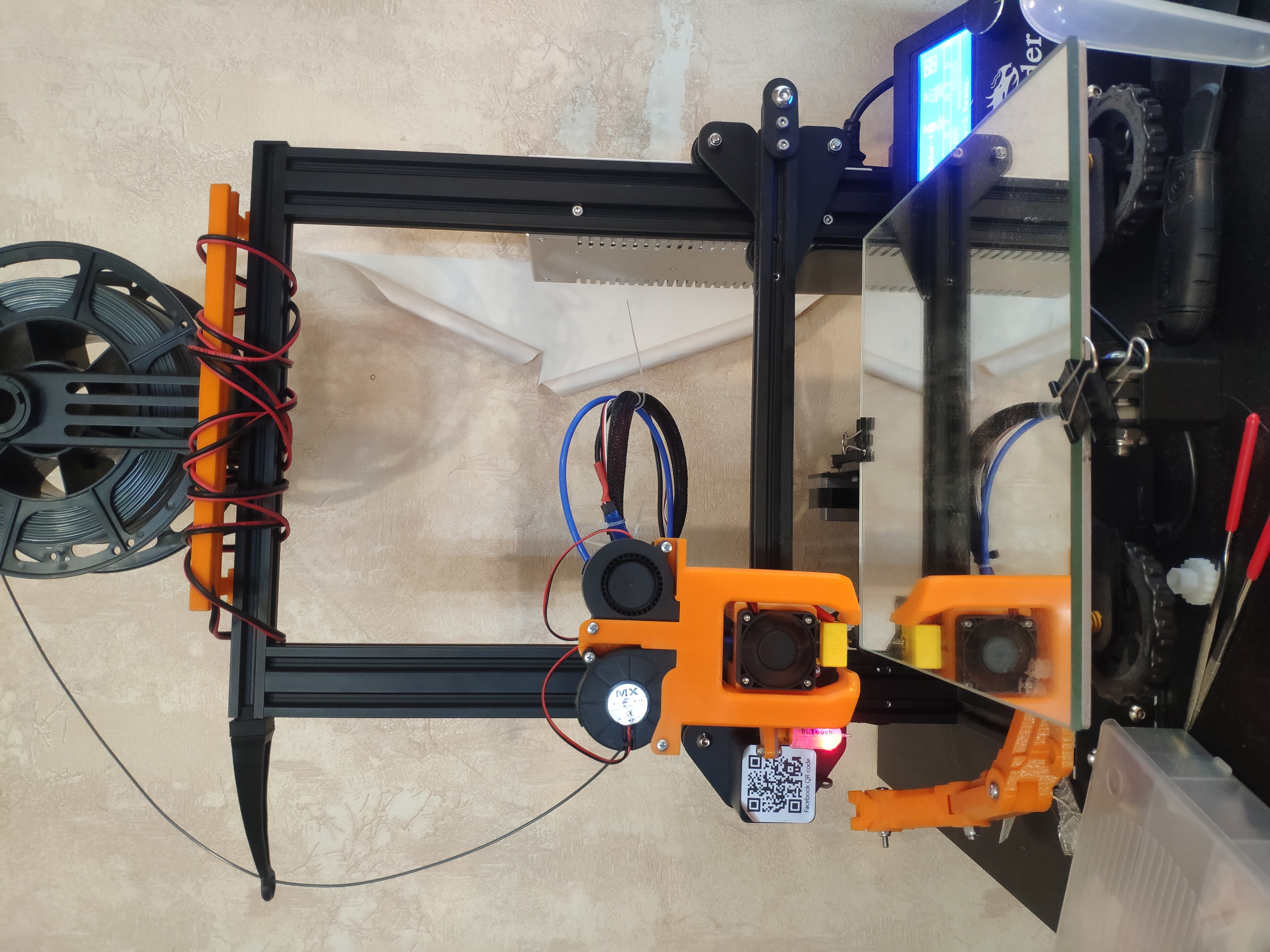 Продам слегка кастомизированный Ender 3