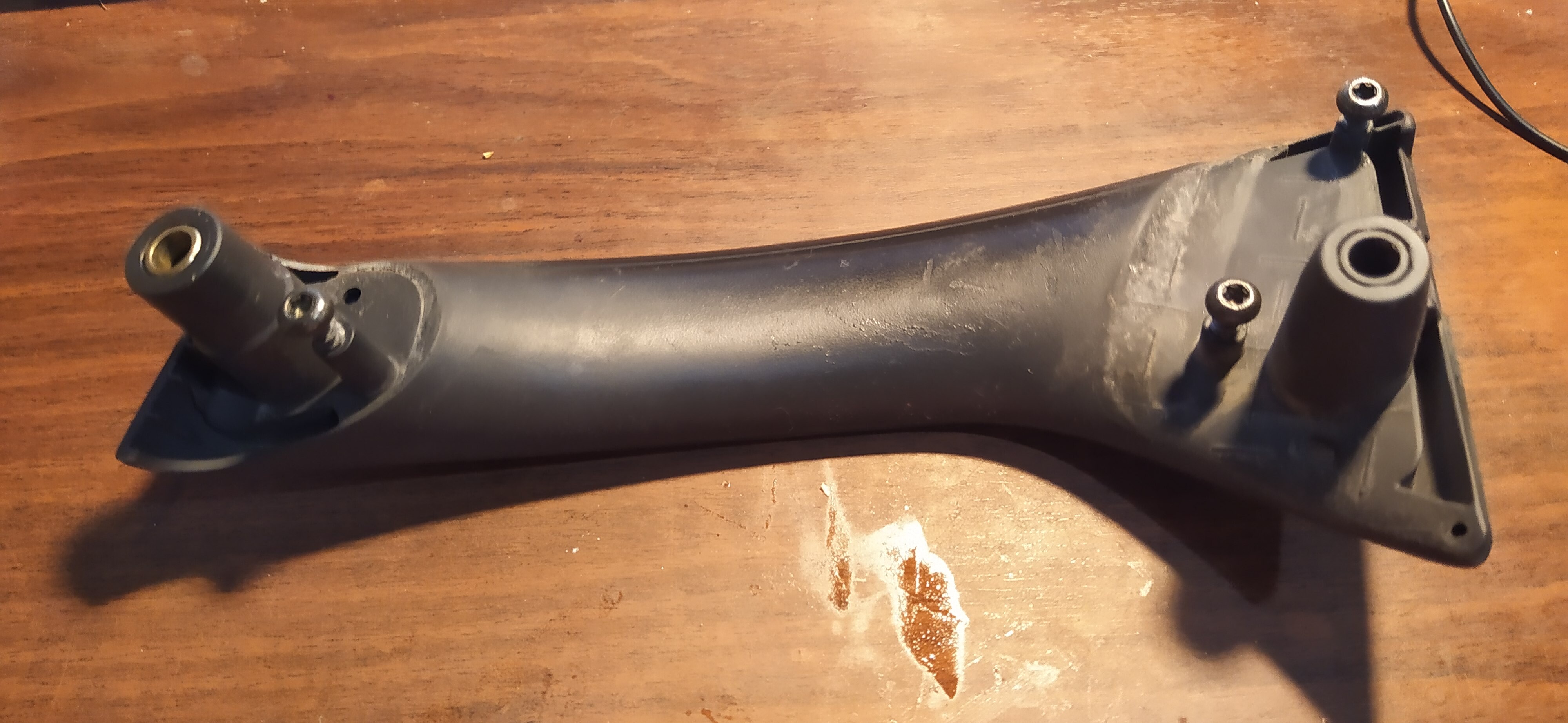 Нужно модель ручки втнутренней volvo v70xc 2001 года. Оригинал сломан.