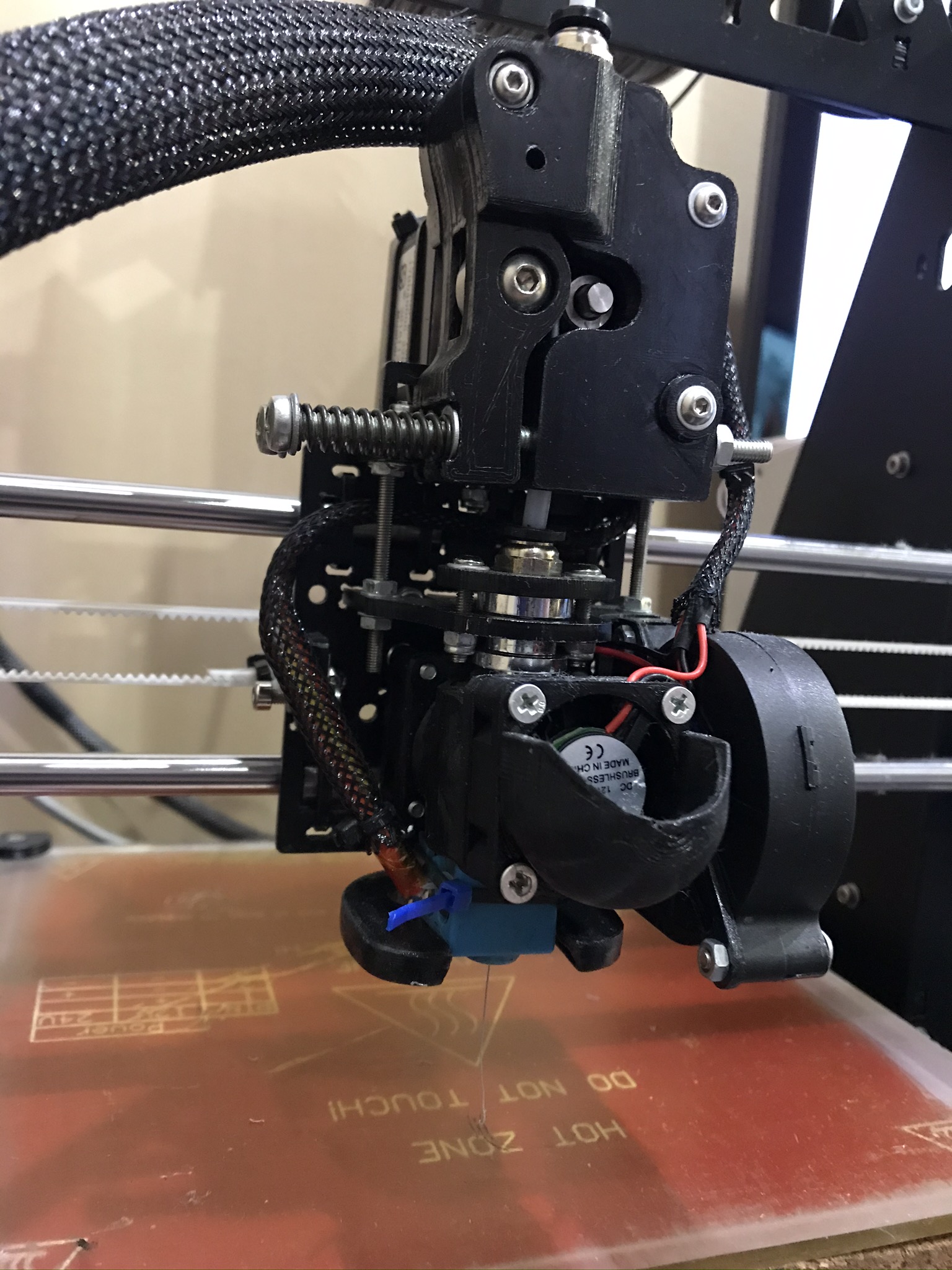 Продам Prusa i3 на стальной раме Продам Prusa i3 на стальной раме
