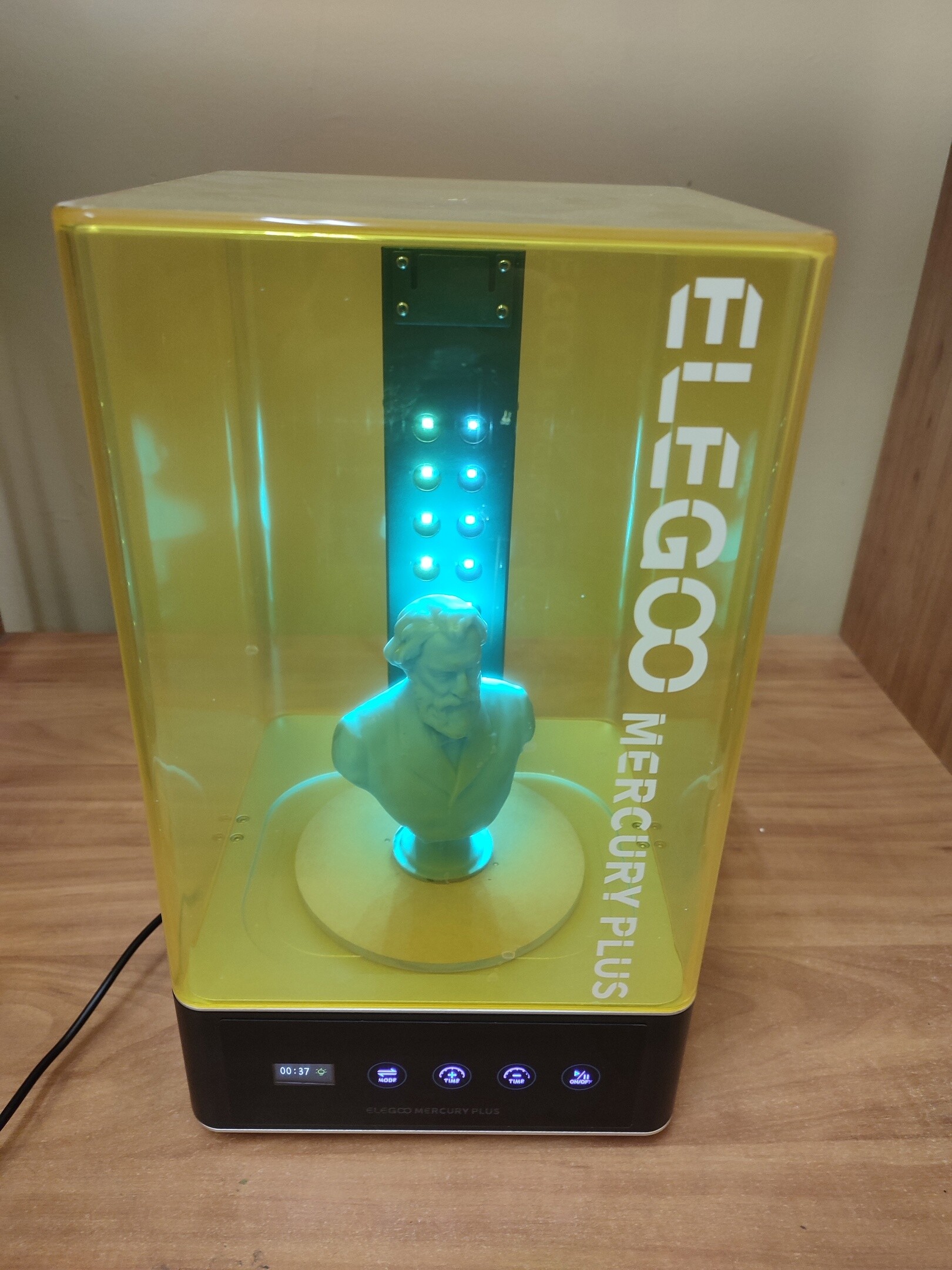 Продам камеру Elegoo Mercury Plus Wash & Cure для промывки и дозасветки 3D-моделей