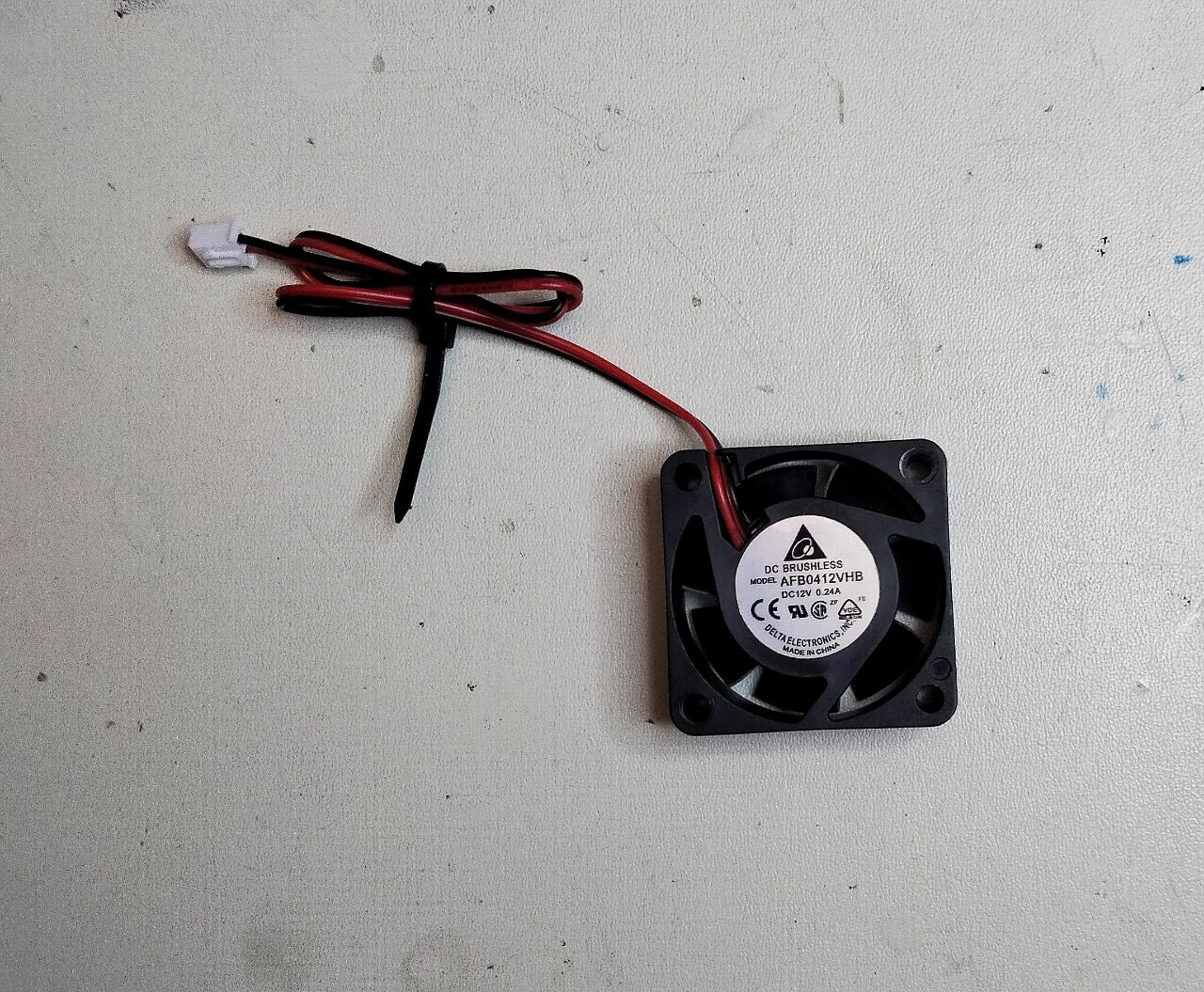 Продам вентилятор DELTA AFB0412VHB (4015)